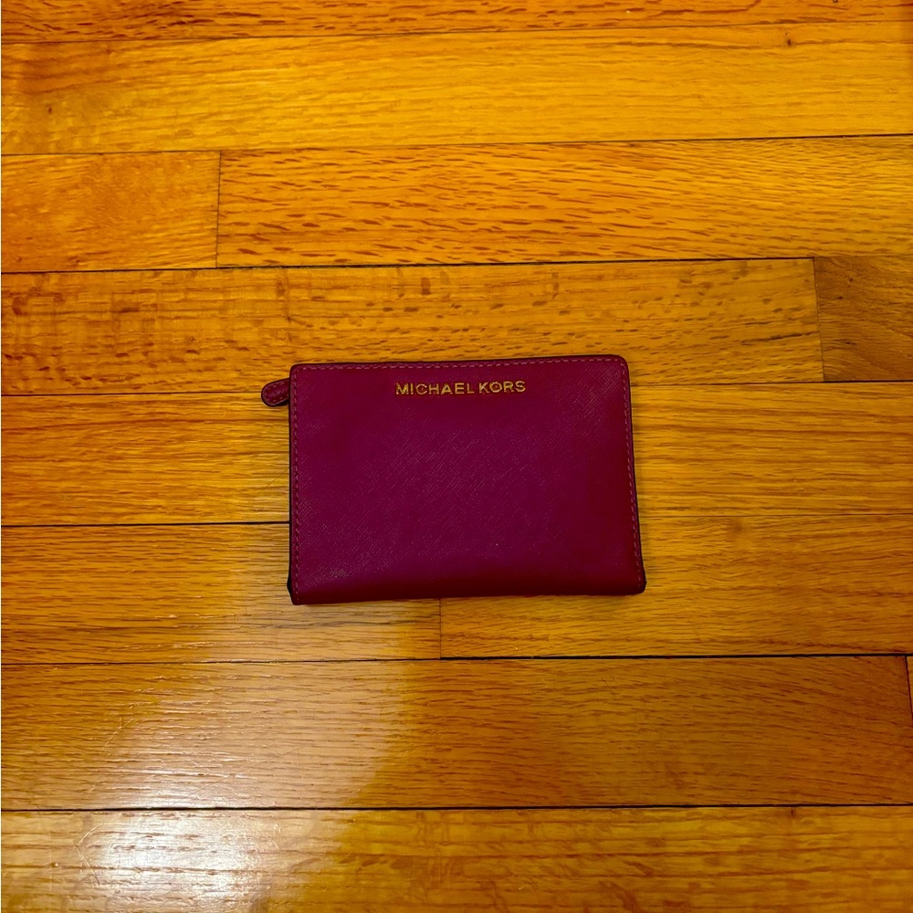 Micheal Kors - Picture 1 of 10